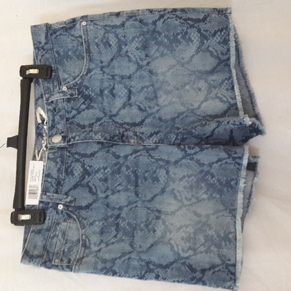 Seven 7 Women's Shorts Weekend Jeans Size 12 Python Print Fray Hem Comfo…